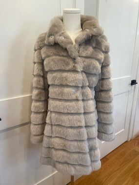 Light Gray Faux Fur Coat | XS | Like New